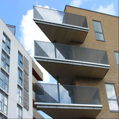 근대적인 8+8mm 가루화 온화 유리 릴링 알루미늄 U 채널 내구성 및 5 + 년 보증