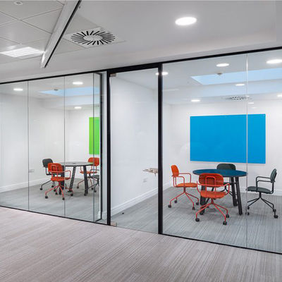 현대 디자인 두꺼운 프레임 유리 온화 된 유리로 된 사무실 벽
