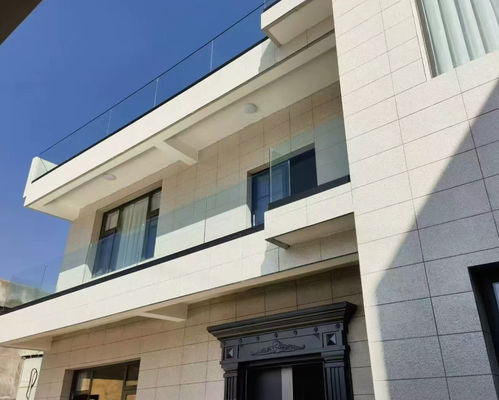 안전하고 현대적인 야외 울타리를 위한 맞춤형 프레임리스 유리 릴링 시스템