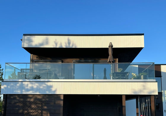 LED 라이트 글래스 발루스트라드 알루미늄 현대 릴링 디자인 프레임 없는 템퍼드 글래스 야외 발코니 릴링