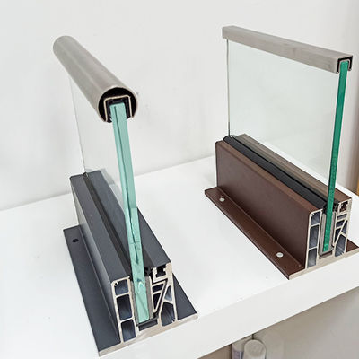 맑은 안전 알루미늄 U 채널 유리 릴링 파우더로 코팅 알루미늄 유리 발루스트라드