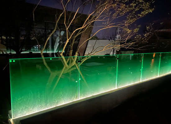 12mm 계단 프레임 없는 유리 발코니 레일링 U 채널 LED 빛