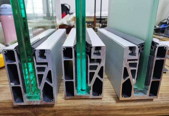 부식 방지 및 내구성이 뛰어난 현대적인 디자인의 프레임리스 유리 난간 알루미늄 U 채널 유리 난간