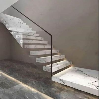사용자 정의 가능한 부동 유리 계단 사틴/스파이어 스테인리스 스틸 레일링과 함께 내구적이고 세련된 디자인