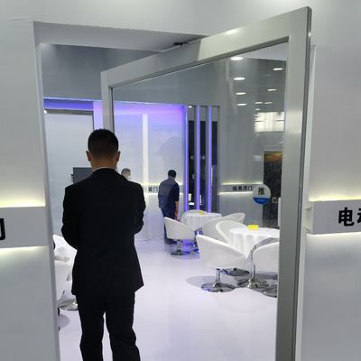 알루미늄 합금 프레임 럭셔리 디자인 라미네이트 온화 유리 피브 프론트도어 단일 및 이중 유리 유형에 맞춤형 크기로