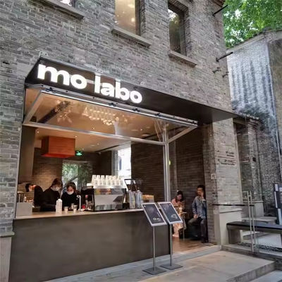 수직 알루미늄 쌍 접기 창문 고 에너지 효율성 사용자 정의 유리 및 프레임