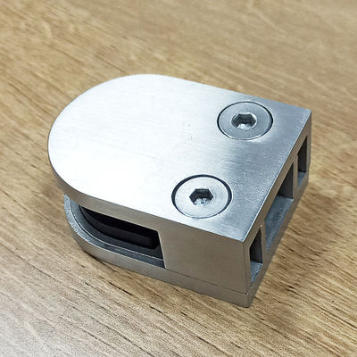 프레임이없는 온화 유리 패널 계단 경수 조정 가능한 디자인 아크 잡기 클램프 304 316 장착