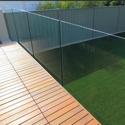 오픈 뷰 프레임리스 유리 U 채널 레일링 LED 라이트와 5 년 이상의 보증